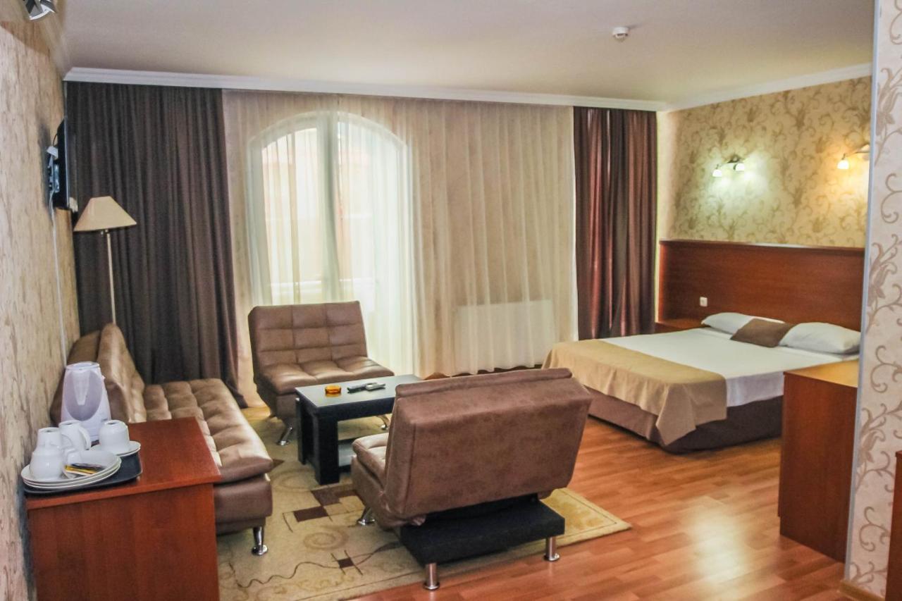 Hotel Istanbul Batumi Exterior foto