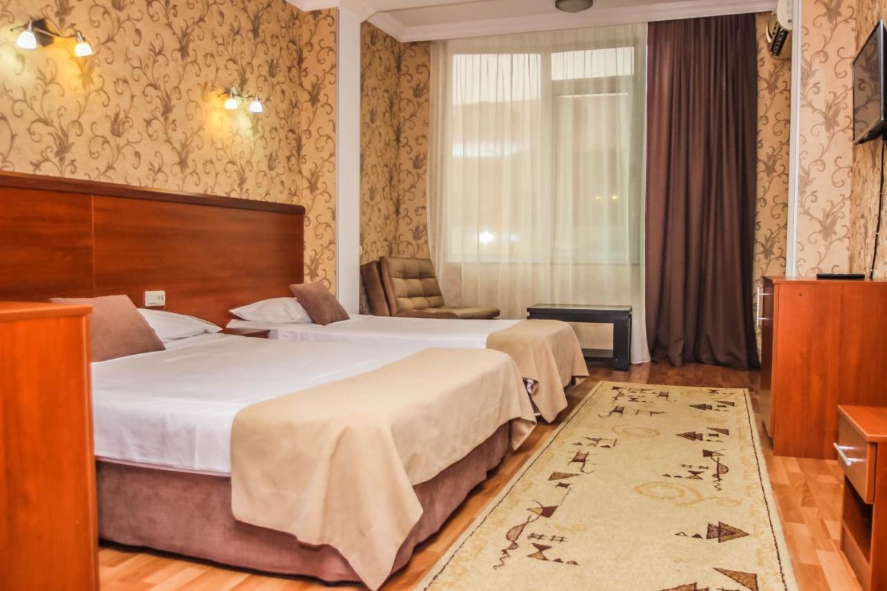 Hotel Istanbul Batumi Exterior foto