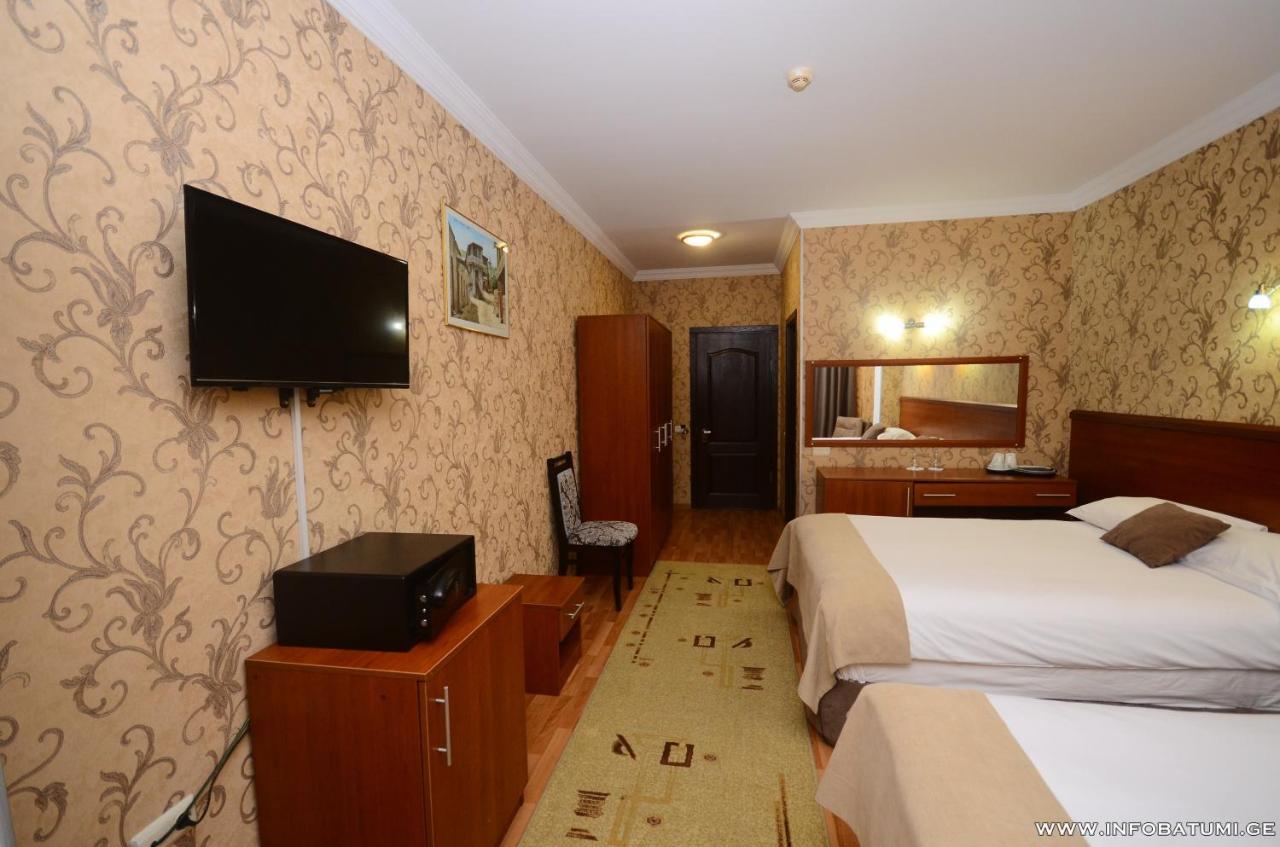 Hotel Istanbul Batumi Exterior foto