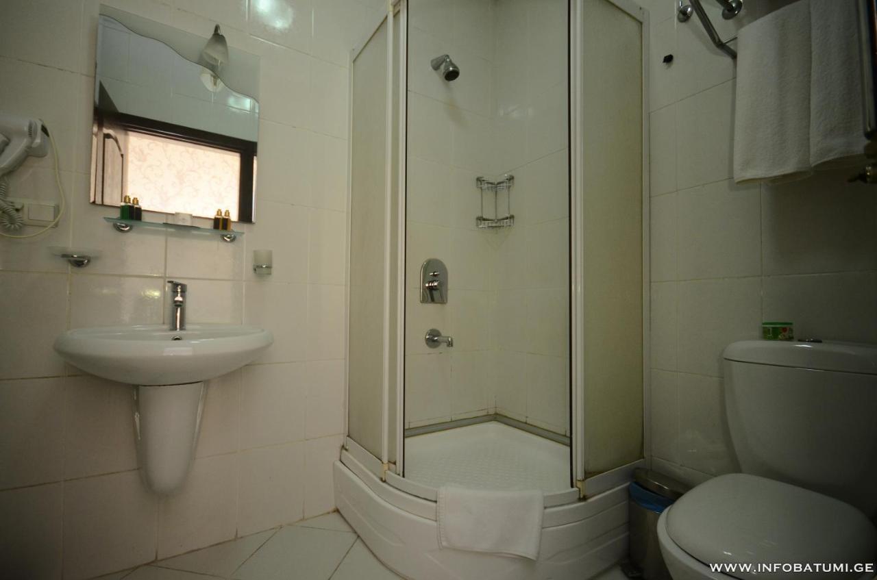 Hotel Istanbul Batumi Exterior foto